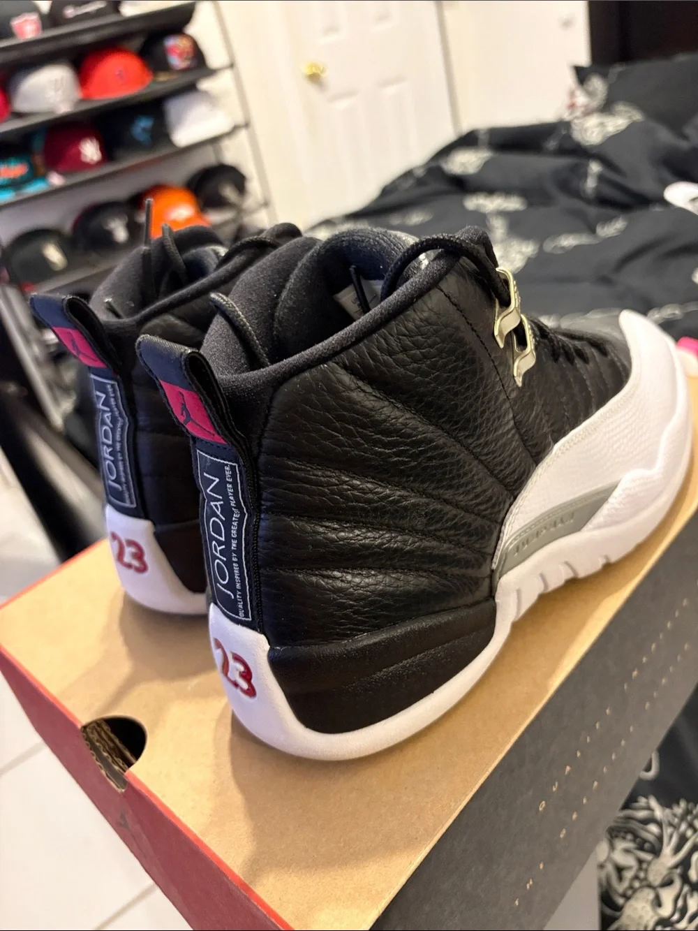 Jordan Retro 12 playoffs guaranteed authentic sz 8 mens